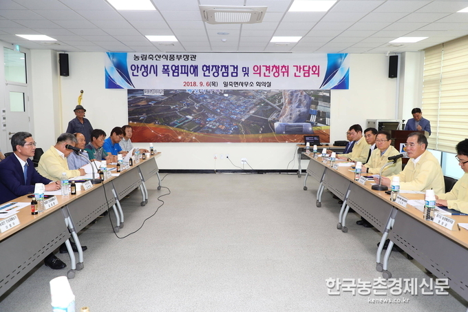 이개호 장관은 "인삼 피해현장 점검에 이어서 인근 과수 농가를 방문하여 추석절 대비 배 생육상황 등을 점검하고,과수 농가들의 2차 피해가 발생하지 않도록 병충해 방제 등 필요한 지원을 하겠다"고 밝혔다.아울러, "추석절 과일이 제값을 받으면서 수급에도 문제가 생기지 않도록 막바지 영농관리에 만전을 기해 줄 것"을 당부하였다. 나남길 kenews.co.kr