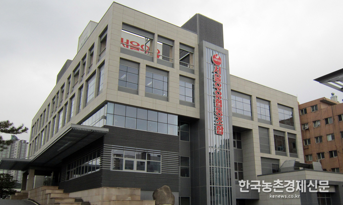 서울우유협동조합은 중소 협력업체들의 자금 운용에 도움을 주기 위해 600개 협력 업체에 300억원 규모 납품대금을 조기지급하기로 결정했다. 협력사 대금 지급은 매월 28일 현금 결제를 원칙으로 하고 있지만, 이 기존 대비 15일 앞당겨 13일에 지급한다. kenews.co.kr