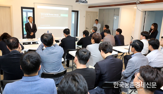재단 박철웅 이사장은 “재단은 농림축산식품부와 함께 국내 농식품 벤처‧창업기업의 혁신성장을 돕기 위해 모든 자원을 아끼지 않고 투자할 계획”이라고 하면서, “이를 통해 창업기업이 매출이 오르고 양질의 일자리가 창출되길 기대한다”고 말했다. 나남길 kenews.co.kr