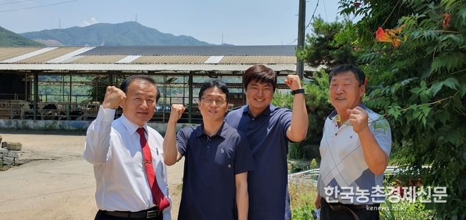 남군희 늘목목장 대표는 “국내 젖소개량을 선도할 수 있는 목장기반 조성과 씨수소 선발에 매우 고무되어 있으며 뿌듯하다”며 “앞으로도 더 좋은 젖소 유전자 생산에 최선을 다하겠다”고 포부를 밝혔다. 나남길 kenews.co.kr