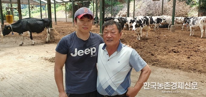 남군희 사장은 “청정육종농가로 선정되는 것도 중요하지만 청정우군을 유지하기 위한 노력이 더 중요하다”고 충고한다. 남대표는 후계농으로 선정된 아들과 함께 늘목목장을 열정적으로 꾸려가고 있다. kenews.co.kr