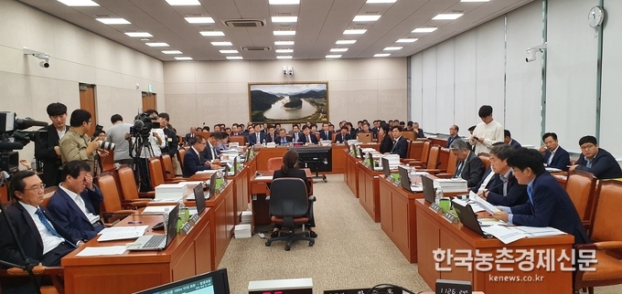 국회 농해수위 국정감사장, 농촌진흥청 국감 모습. kenews.co.kr