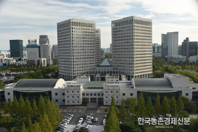 박종호 청장은 “현재 코로나19로 인해 경제와 고용 등 사회 전반에 걸쳐 힘든 시기를 보내고 있는 만큼 사회적경제를 통해 지혜롭게 극복하는 새로운 돌파구가 될 수 있다”라며, “이번에 지정된 산림형 예비사회적기업은 지역사회에서 산림자원을 활용하여 사회적 가치 실현에 최선을 다해주실 것을 희망한다.”라고 밝혔다. 나아름 kenews.co.kr