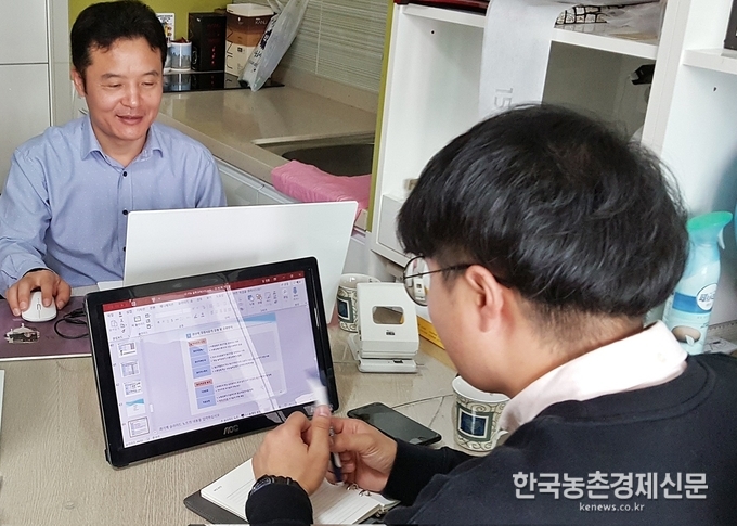 aT 신현곤 식품수출이사는 “올해는 코로나19의 영향으로 농식품 수출여건이 좋지 않으나, 맞춤형 FTA지원사업으로 관세절감 헤택을 최대화하여 수출기업에게 실질적인 도움을 줄 수 있도록 최선을 다하겠다”고 말했다. 나남길 kenews.co.kr