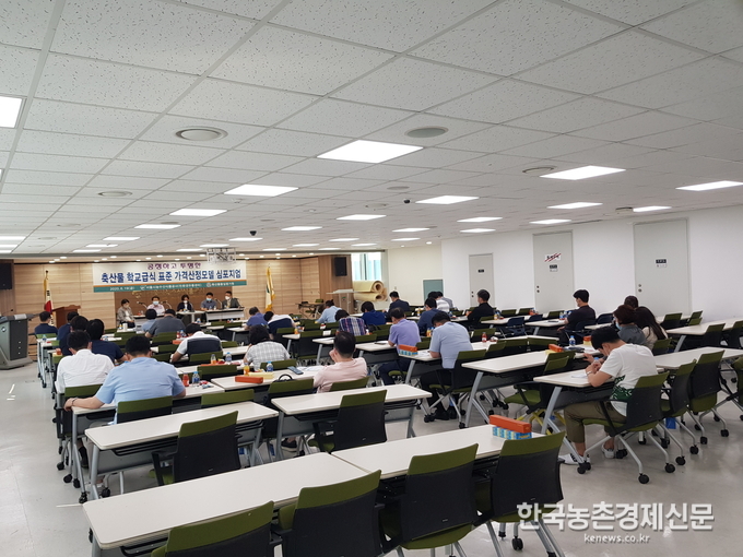 공사 김승로 수축산급식팀장은 2학기부터 가격산정모델이 적용될 수 있도록 축산물품질평가원과 지속적으로 협력하여 모델을 완성할 계획이며, TFT에 참여하고 있는 경기도, 세종시는 물론 전국 학교급식에서 가격산정모델이 사용될 수 있도록 발전시켜 나갈 계획임을 밝혔다. 박시경 kenews.co.kr