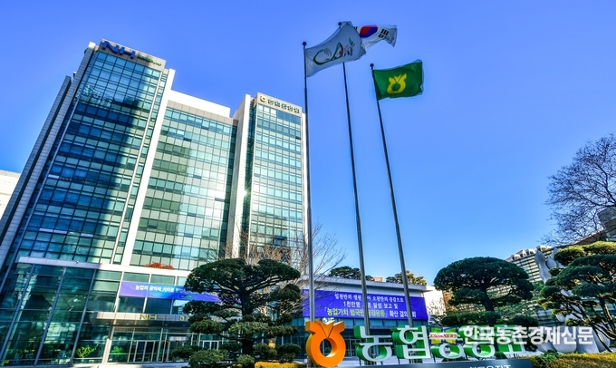 농협(회장 이성희) 경제지주는 지난 7일 사상 처음으로 동아프리카 에티오피아에 한국산 젖소인공수정용 정액 3천개(0.5ml/개) 수출을 완료했다고 밝혔다. kenews.co.kr