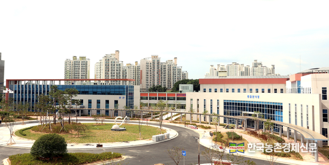 농업기술실용화재단(이사장 박철웅)이 농업기술 실용화를 넘어 산업적 진흥까지 역할을 확대하고자, 2022년 3월부터 기관명을 ‘한국농업기술진흥원(농진원)’으로 변경하고 미래 100년을 향해 재도약 한다. kenews.co.kr