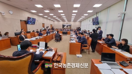 국회 농림축산식품해양수산위원회 회의모습 자료사진. kenews.co.kr