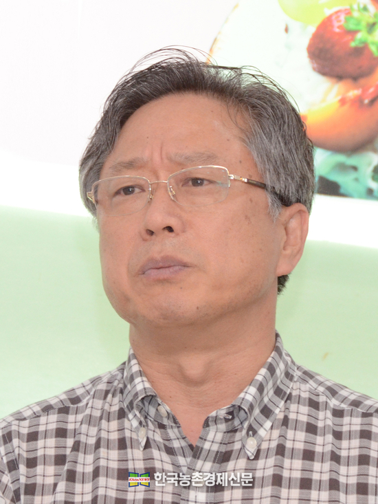 윤해근 경북복숭아수출농업기술지원단장, 영남대학교 교수. kenews.co.kr