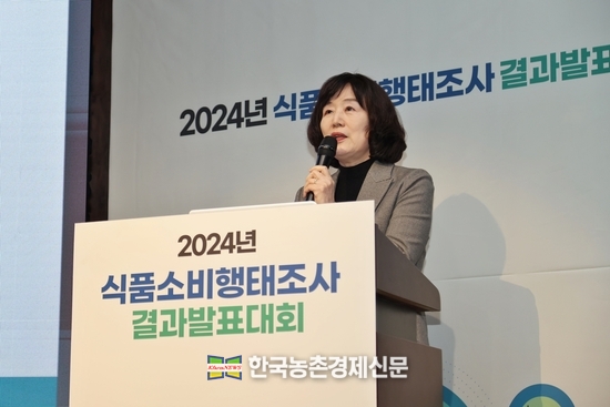 이계임 한국농촌경제연구원 박사, 식품소비행태조사 표본 특징과 조사 개요에 대해 발표하고 있다. kenews.co.kr