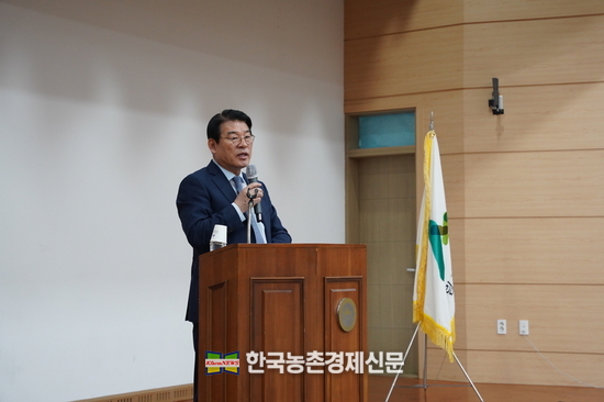 전국 산림조합장 간담회에서 산림업 진흥에 대해 얘기하고 있는 최창호 산림조합중앙회장. kenews.co.kr