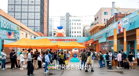 2025 슈퍼 한돈 페스타 팝업스토어는 더 강력하게 돌아온 한돈의 에너지를 체험할 수 있도록 실내외 공간을 다채롭게 구성했다. kenews.co.kr