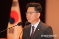 농림축산식품부 김현수 장관 임명장받고 곧바로 취임식