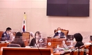 쌀 시장격리' 의무화 국회 문턱은 넘었다