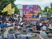 '한우농가 뿔났다!' 국회 앞으로!...농민들 1만 2천명 소끌고 '한우반납' 상경 시위!