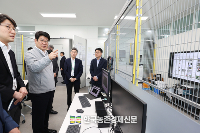 농촌진흥청 '1농장-1로봇 시대' 앞당기자!