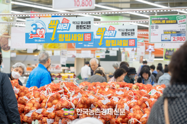 농협유통, '하나로마트' 행락철 맞아 북적북적