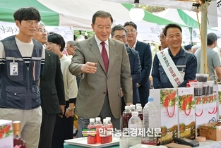 홍문표 aT 사장, 최대 규모 직거래장터 ‘과천 바로마켓’ 현장 점검