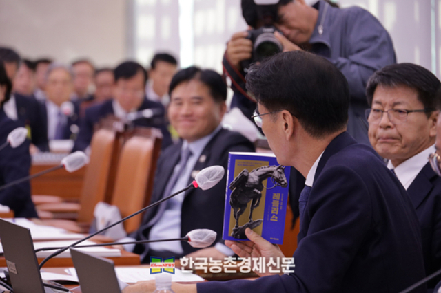 한국마사회 국정감사,"말산업 존폐 위기...말생산 지원금 부실" 지적