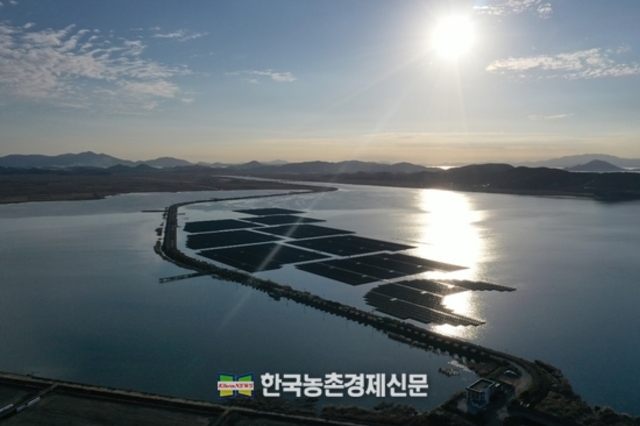 '수상태양광' 확장 나선다!...수익은 지역 농어민에게