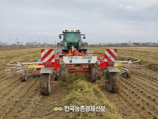 농협경제지주, ‘가축 먹이용 볏짚 수급·가격안정’ 총력